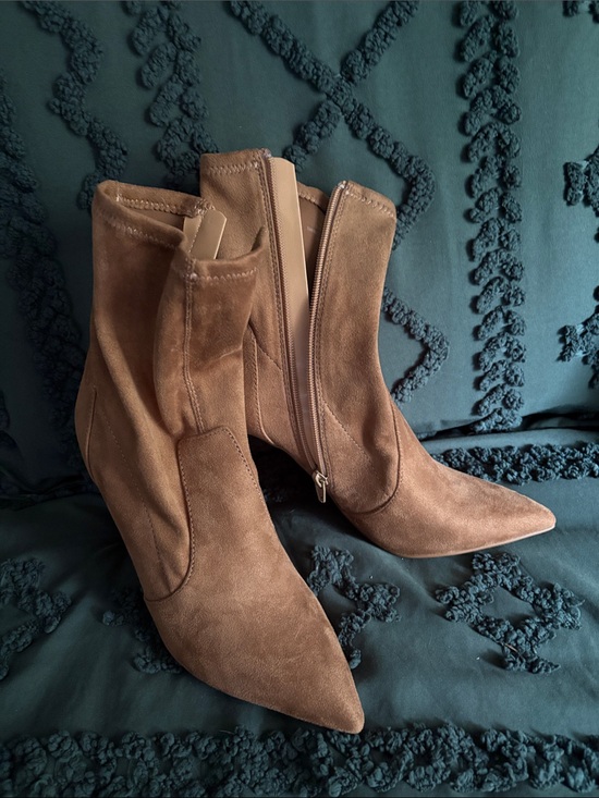 Express Shoes - Express Women's Taupe Suede Pointed-Toe Ankle Boots